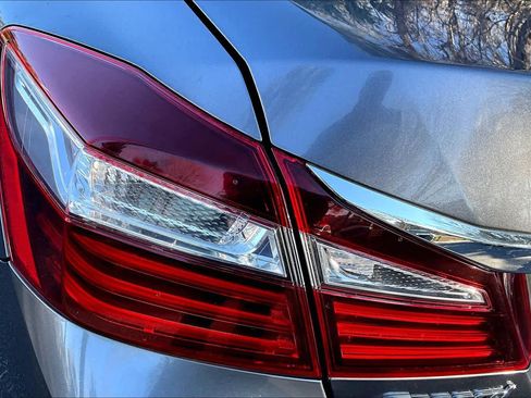 Used 2017 Honda Accord EX-L image 28