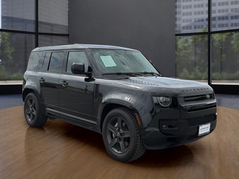 Used 2024 Land Rover Defender 110 X-Dynamic SE AWD/4WD image 10