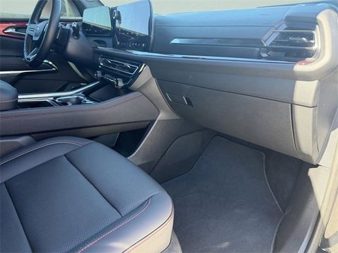 Certified 2025 Chevrolet Traverse Z71 w/ Enhanced Driving Package image 36