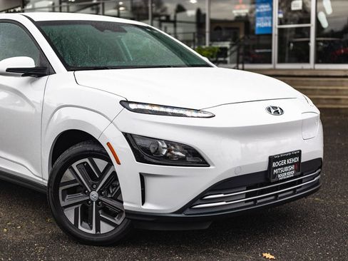 Used 2023 Hyundai Kona SE w/ Cargo Package image 3