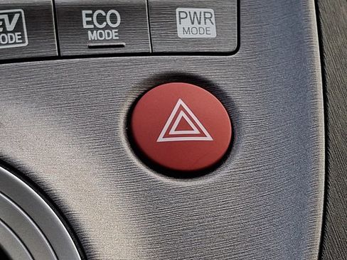 Used 2014 Toyota Prius Three image 25