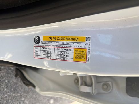 Used 2023 Chevrolet Equinox LT FWD image 32