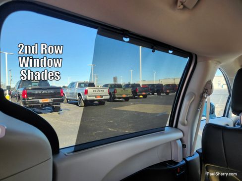 Used 2024 Chrysler Pacifica Touring-L image 6