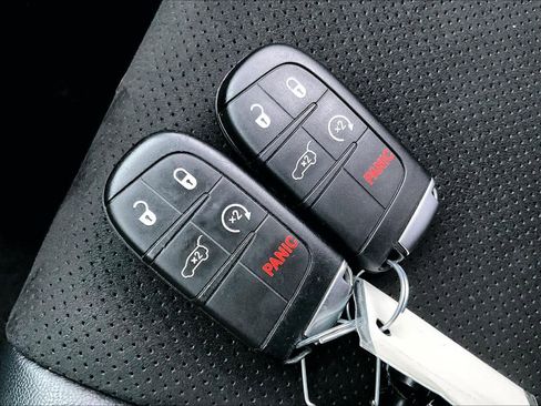 Used 2022 Jeep Grand Cherokee Laredo X image 12