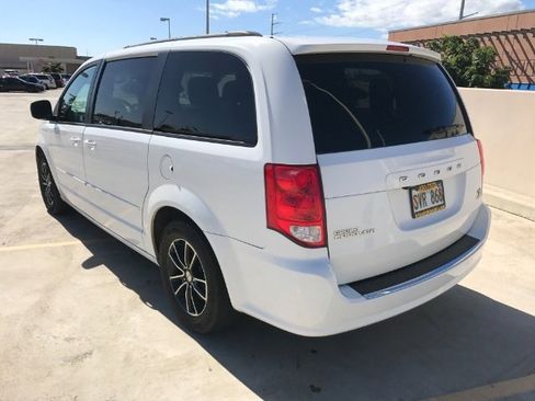 Used 2016 Dodge Grand Caravan R/T image 3