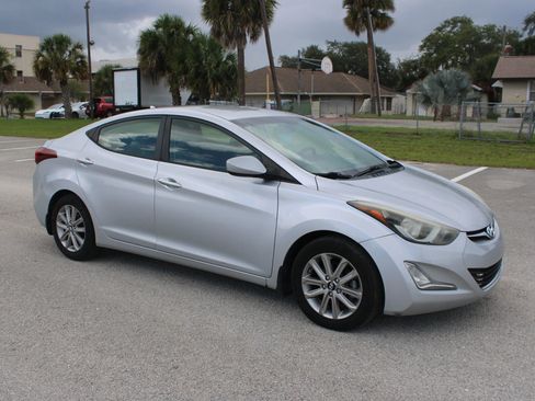 Used 2014 Hyundai Elantra SE w/ Option Group 02 FWD image 16