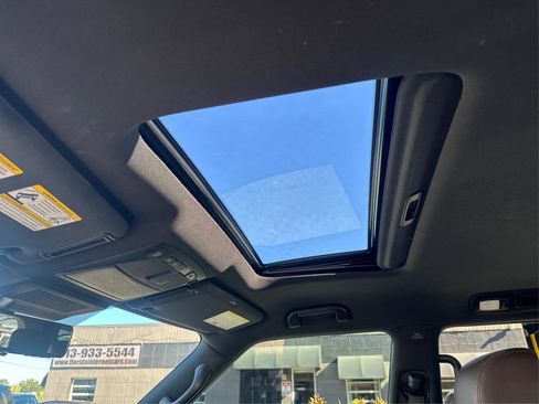 Used 2020 Nissan Armada Platinum w/ Platinum Reserve Package image 11