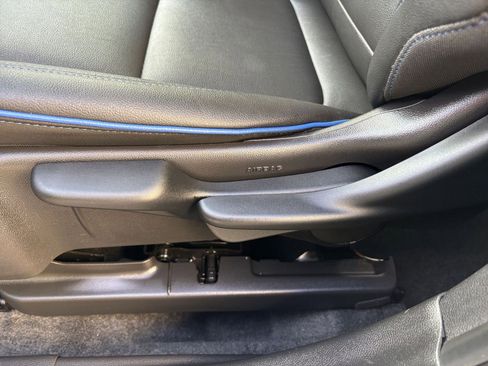 Used 2025 Buick Envista Sport Touring image 23