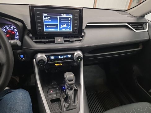 Used 2021 Toyota RAV4 XLE image 17