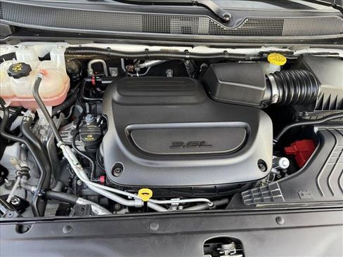 Used 2023 Chrysler Pacifica Touring-L FWD image 21