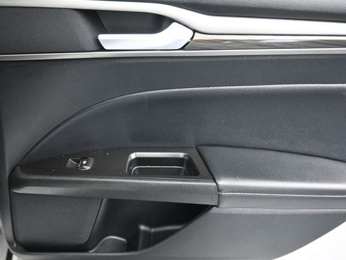 Used 2017 Ford Fusion SE image 34