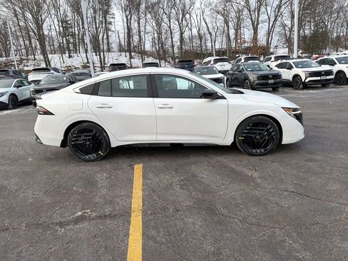 New 2026 Nissan Sentra SR w/ Floor Mat Package FWD image 7