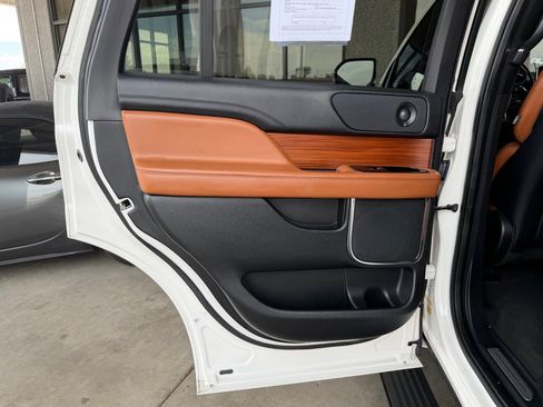 Used 2018 Lincoln Navigator Reserve w/ Technology Package AWD/4WD image 37