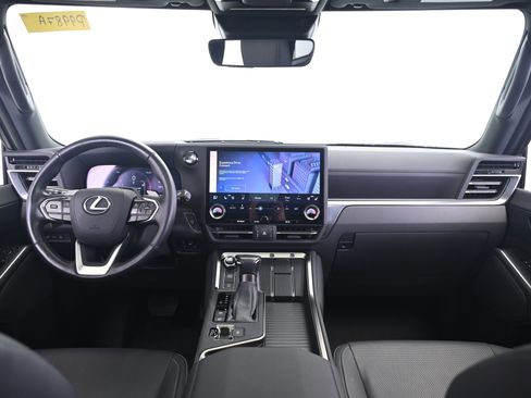 Used 2024 Lexus GX 550 w/ Accessory Package (Z1) AWD/4WD image 32