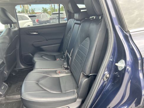 Used 2023 Toyota Highlander XLE AWD/4WD image 24