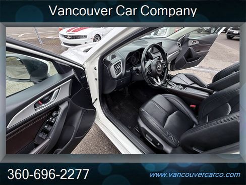 Used 2018 MAZDA MAZDA3 Touring FWD image 15