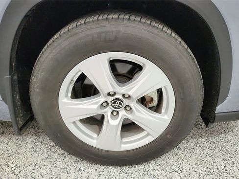 Used 2023 Toyota Highlander LE image 13