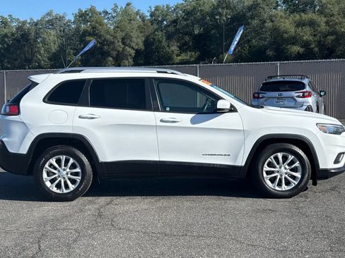 Used 2021 Jeep Cherokee Latitude FWD image 2