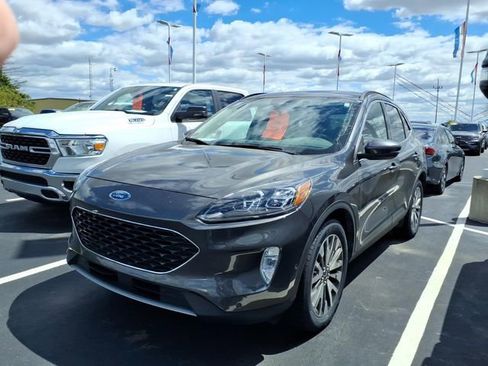 Certified 2020 Ford Escape Titanium AWD/4WD image 3