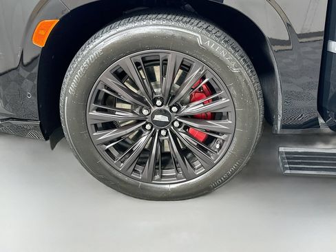 Used 2024 Cadillac Escalade ESV V w/ LPO, ONYX Package AWD/4WD image 34