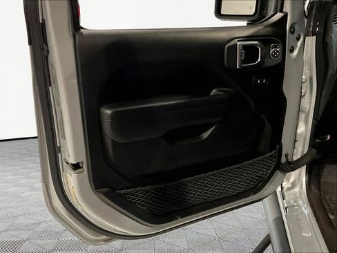 Used 2022 Jeep Wrangler Sport AWD/4WD image 18