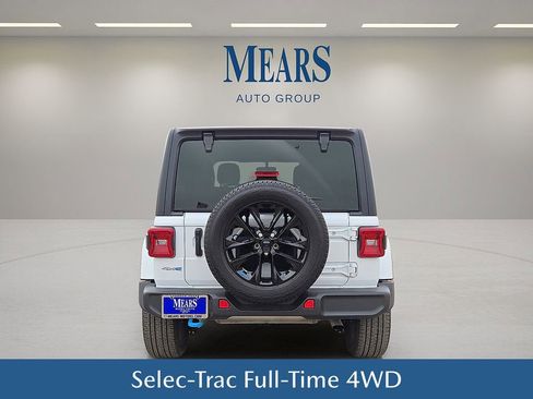 Used 2023 Jeep Wrangler Unlimited Sahara image 5