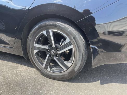 Used 2024 Nissan Sentra SV FWD image 3