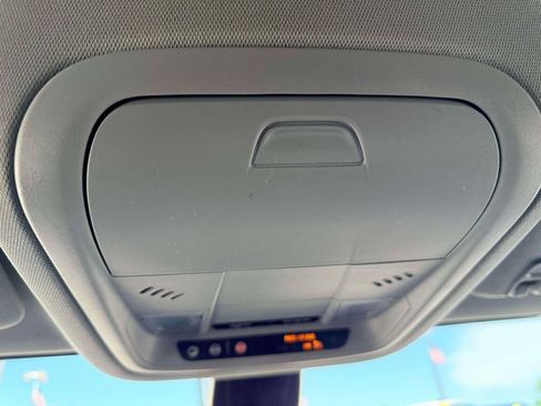 Used 2022 GMC Acadia SLE w/ Driver Convenience Package FWD image 24