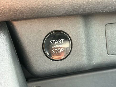Used 2024 Nissan Rogue S FWD image 19