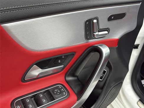 Used 2023 Mercedes-Benz CLA 250 4MATIC image 34