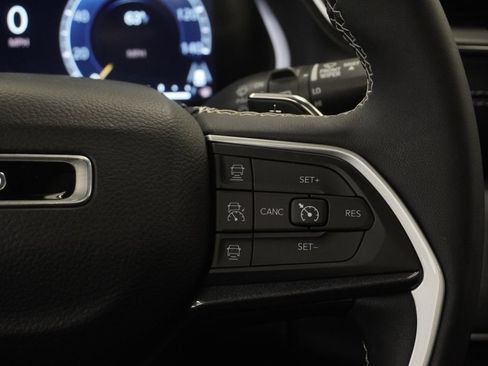 Used 2023 Jeep Grand Cherokee Altitude image 38