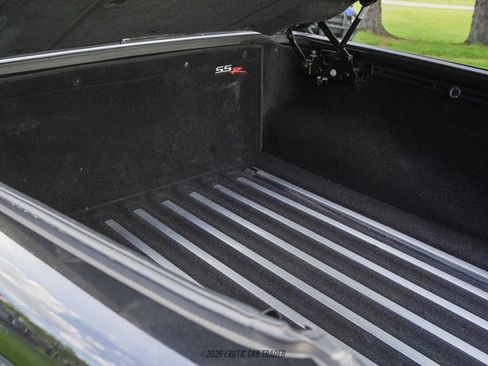 Used 2005 Chevrolet SSR w/ Preferred Equipment Group RWD image 56