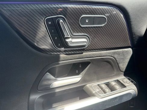 Used 2022 Mercedes-Benz GLB 250 image 23