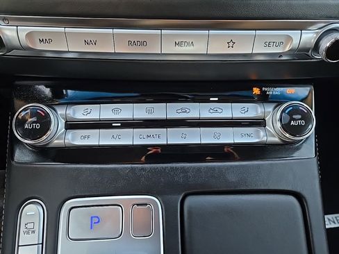 Used 2022 Genesis G90 3.3T Premium image 24