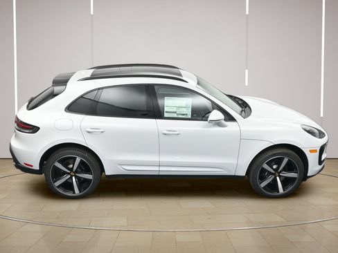 Certified 2026 Porsche Macan AWD/4WD image 37