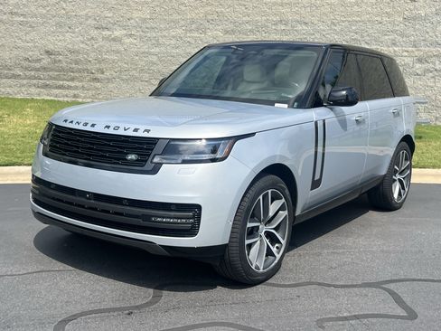 Used 2025 Land Rover Range Rover SE AWD/4WD image 2