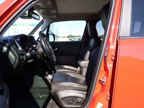 Used 2019 Jeep Renegade Limited w/ LED Lighting Group AWD/4WD image 9