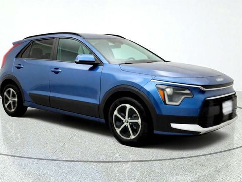 Used 2025 Kia Niro EX FWD image 3