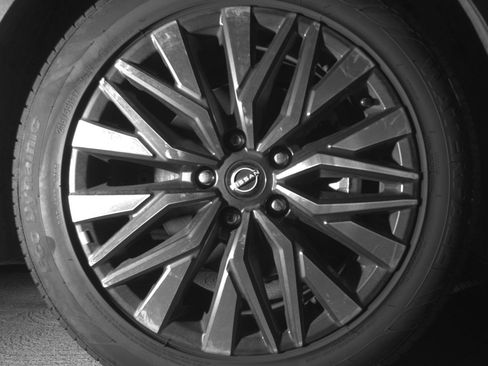 Used 2025 Nissan Altima 2.5 SV FWD image 13