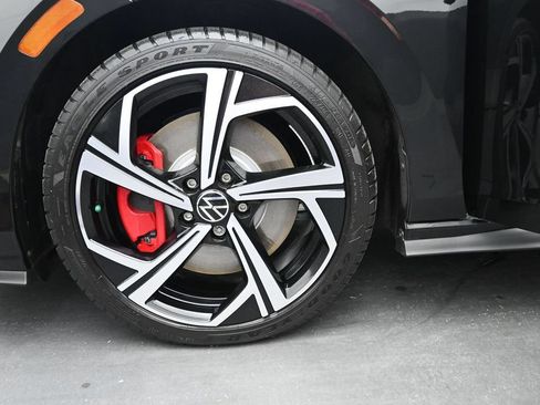 Used 2024 Volkswagen GTI SE FWD image 5
