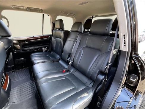 Used 2021 Lexus LX 570 4WD w/ Luxury Package image 16