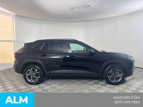 Used 2025 Chevrolet Trax LT w/ LT Convenience Package FWD image 5