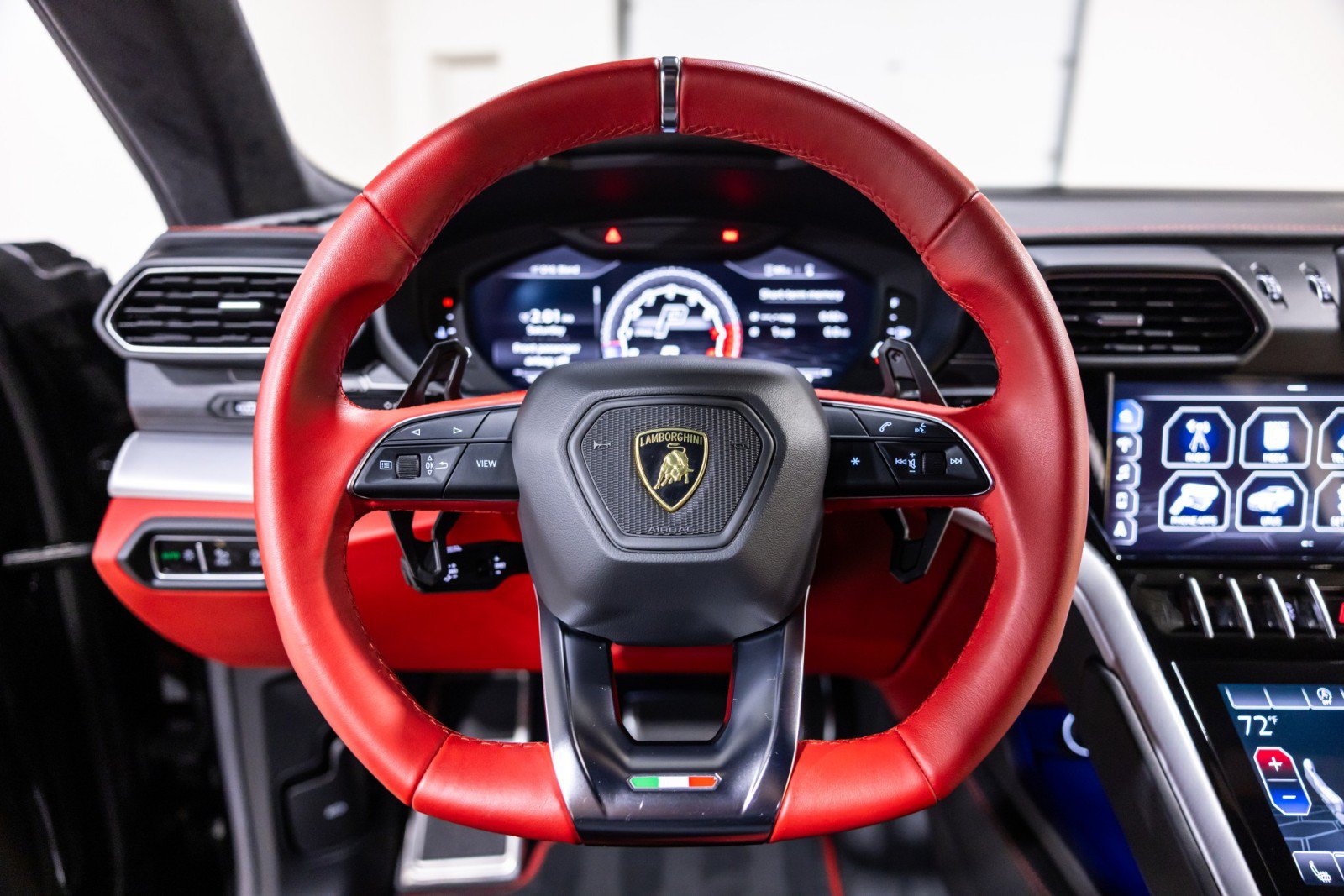 Used 2020 Lamborghini Urus AWD/4WD image 39