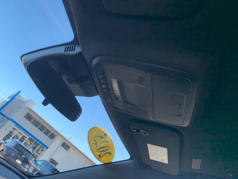 Used 2025 Chevrolet Traverse LT image 27