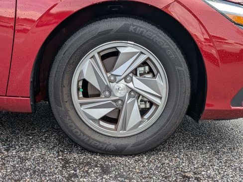 Certified 2026 Hyundai Elantra SE FWD image 11