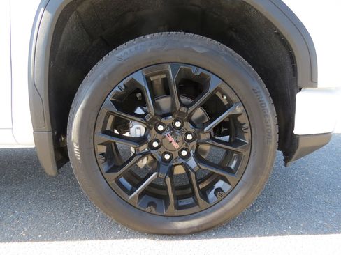 New 2025 GMC Sierra 1500 Elevation image 11