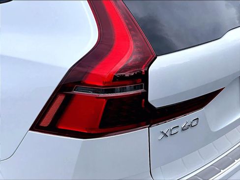 Used 2026 Volvo XC60 T8 Plus w/ Protection Package Premier image 31