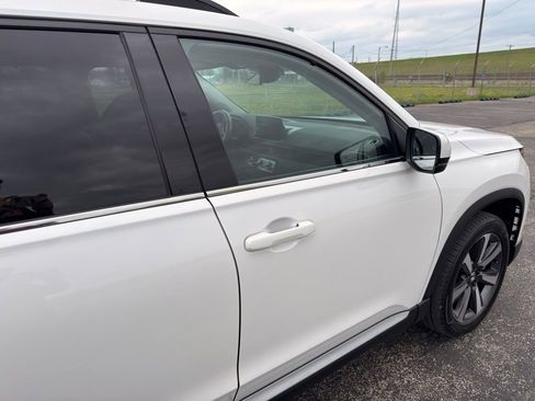 Used 2024 Honda Pilot Touring image 4