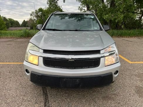 Used 2005 Chevrolet Equinox LS w/ Preferred Equipment Group AWD/4WD image 2