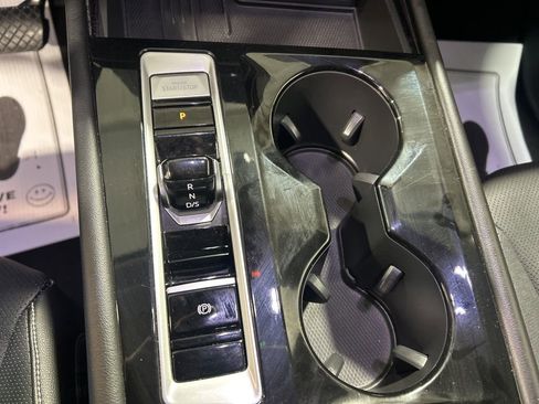 Used 2025 Volkswagen Atlas SE AWD/4WD image 30